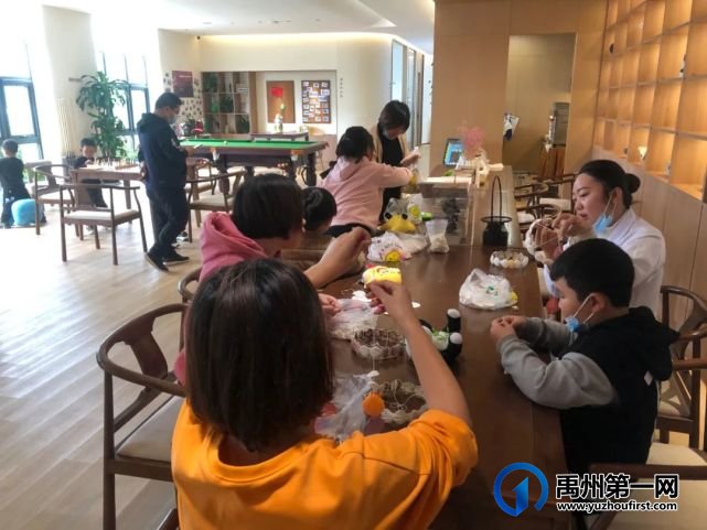 禹州润泓钧樾府巨型悬空娃娃机空降钧樾府,购房还送家电大礼包! 禹州润泓钧樾府巨型悬空娃娃机空降钧樾府,购房还送家电大礼包!