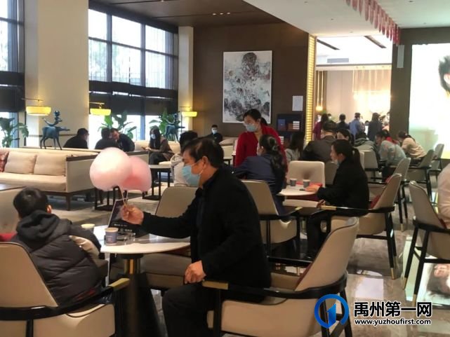 禹州润泓钧樾府巨型悬空娃娃机空降钧樾府,购房还送家电大礼包! 禹州润泓钧樾府巨型悬空娃娃机空降钧樾府,购房还送家电大礼包!