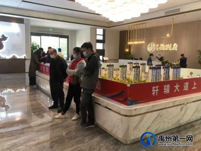 禹州润泓钧樾府巨型悬空娃娃机空降钧樾府,购房还送家电大礼包! 禹州润泓钧樾府巨型悬空娃娃机空降钧樾府,购房还送家电大礼包!