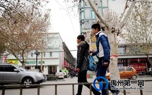禹州反扒民警首次曝光街头扒窃现场画面 禹州反扒民警首次曝光街头扒窃现场画面