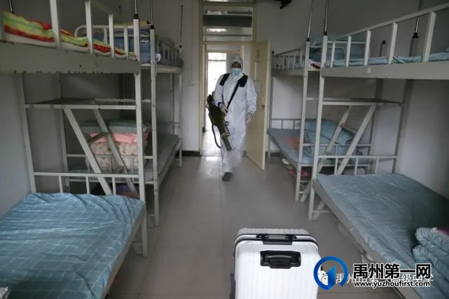 禹州市第一高级中学:蓝天救援队来校开展公益消杀工作 禹州市第一高级中学:蓝天救援队来校开展公益消杀工作