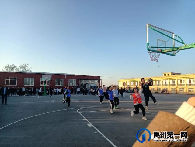 禹州南区学校开展校园第三届篮球比赛 禹州南区学校开展校园第三届篮球比赛