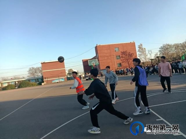禹州南区学校开展校园第三届篮球比赛 禹州南区学校开展校园第三届篮球比赛