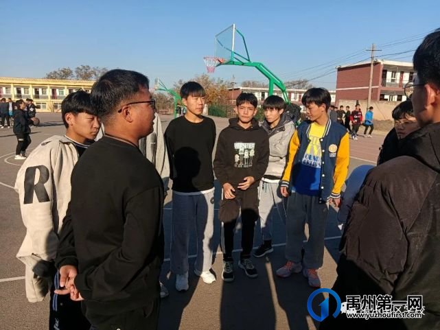 禹州南区学校开展校园第三届篮球比赛 禹州南区学校开展校园第三届篮球比赛