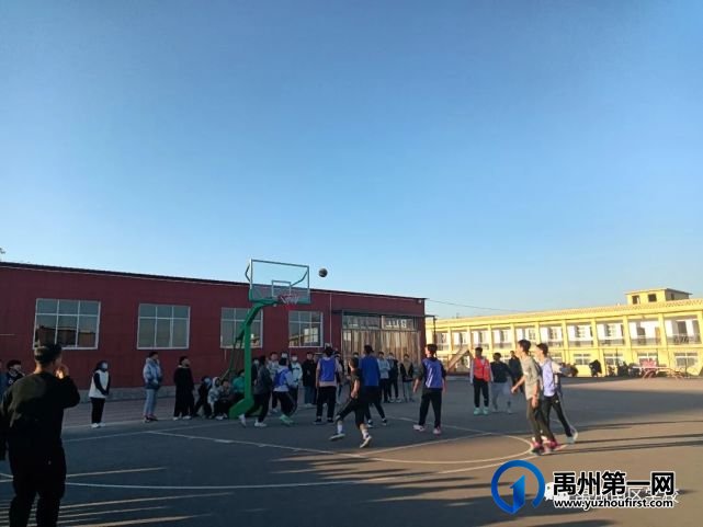 禹州南区学校开展校园第三届篮球比赛 禹州南区学校开展校园第三届篮球比赛