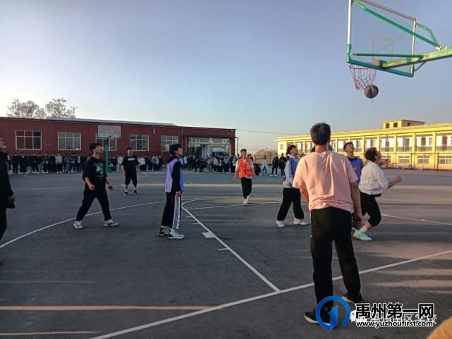 禹州南区学校开展校园第三届篮球比赛 禹州南区学校开展校园第三届篮球比赛