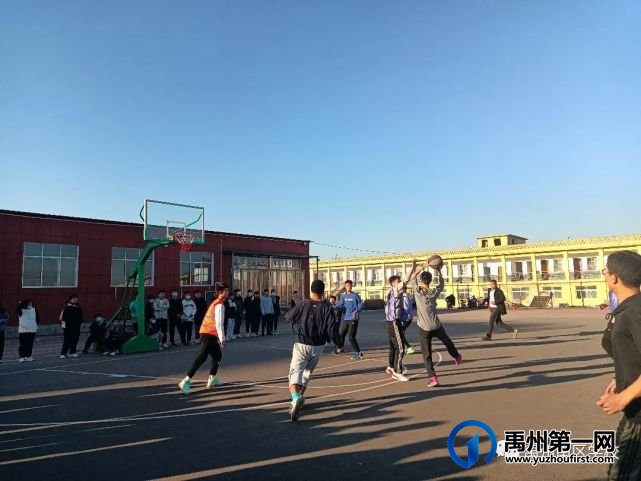 禹州南区学校开展校园第三届篮球比赛 禹州南区学校开展校园第三届篮球比赛