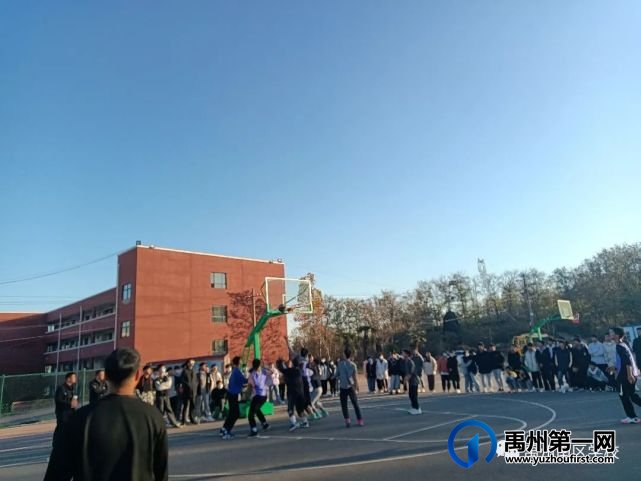 禹州南区学校开展校园第三届篮球比赛 禹州南区学校开展校园第三届篮球比赛