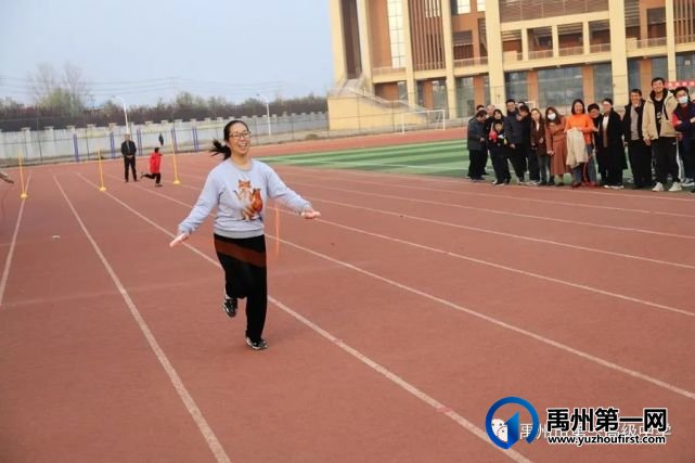 禹州市一高举办教师趣味运动会 禹州市一高举办教师趣味运动会