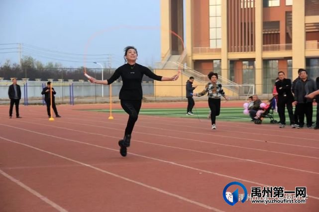 禹州市一高举办教师趣味运动会 禹州市一高举办教师趣味运动会