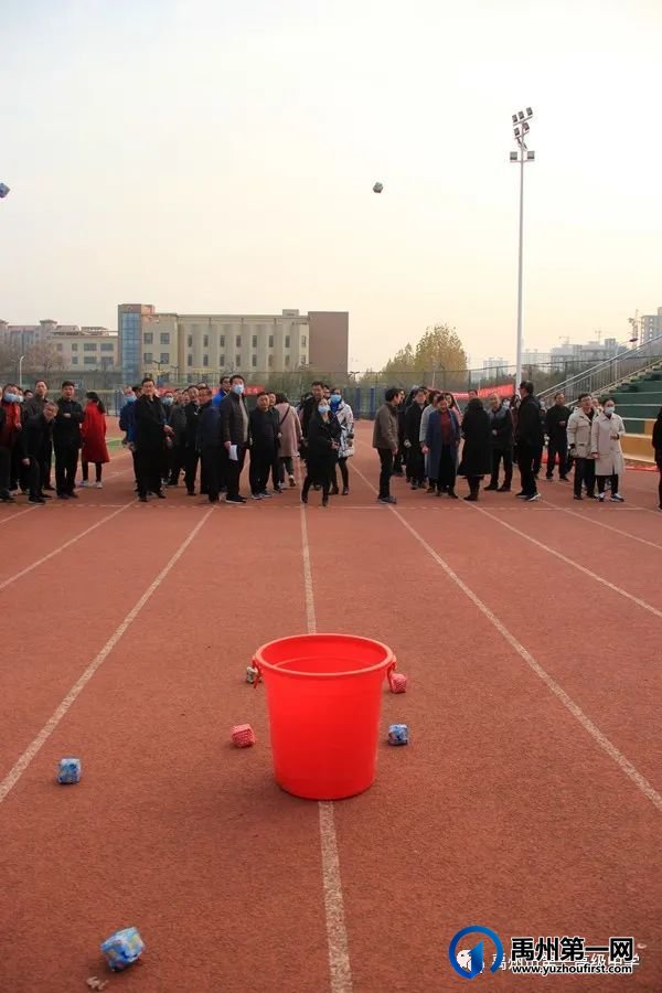 禹州市一高举办教师趣味运动会 禹州市一高举办教师趣味运动会