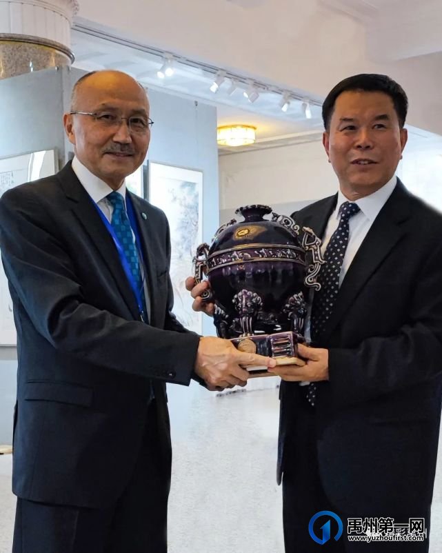 上合组织“上合樽” 钧瓷国礼再出彩 上合组织“上合樽” 钧瓷国礼再出彩