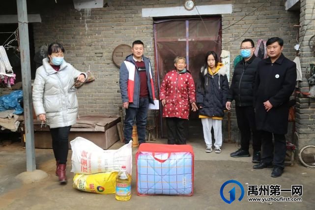 禹州市关心下一代志愿者协会联合郑州爱心团队给禹州留守老人、儿童送物资... 禹州市关心下一代志愿者协会联合郑州爱心团队给禹州留守老人、儿童送物资...