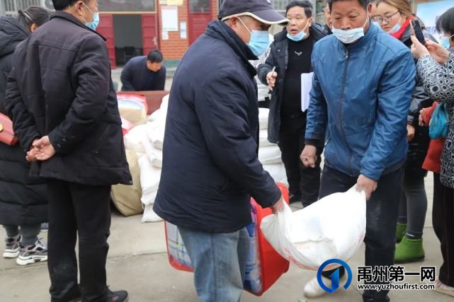 禹州市关心下一代志愿者协会联合郑州爱心团队给禹州留守老人、儿童送物资... 禹州市关心下一代志愿者协会联合郑州爱心团队给禹州留守老人、儿童送物资...