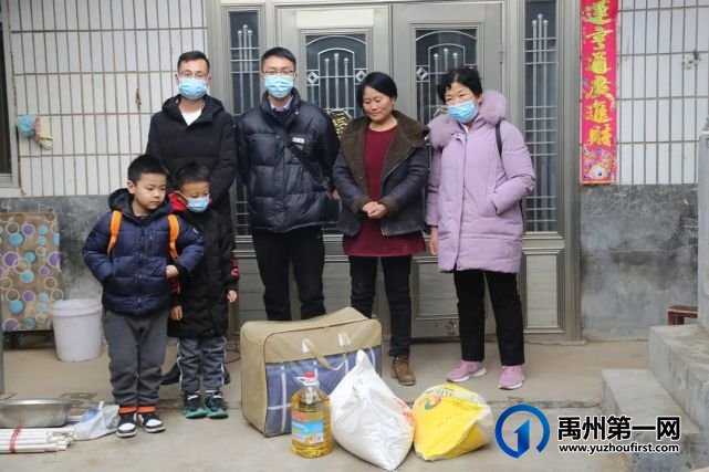 禹州市关心下一代志愿者协会联合郑州爱心团队给禹州留守老人、儿童送物资... 禹州市关心下一代志愿者协会联合郑州爱心团队给禹州留守老人、儿童送物资...