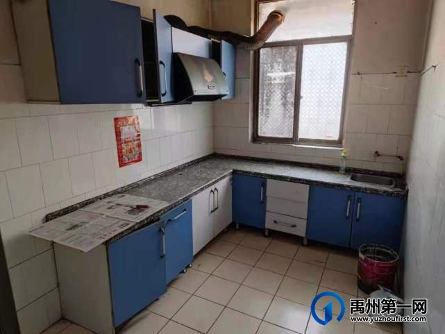 禹州老广场附近步梯简装修三室两厅两卫有储藏室22万