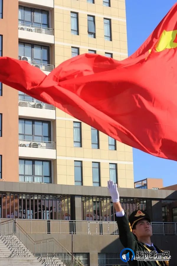 禹州一高 | 升旗仪式:战胜严寒、磨练坚强毅力 禹州一高 | 升旗仪式:战胜严寒、磨练坚强毅力