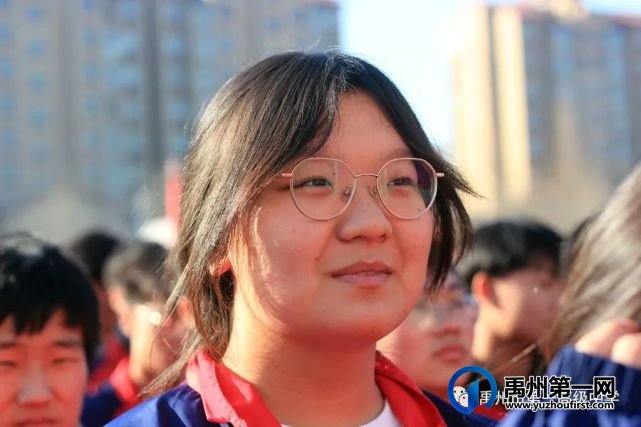 禹州一高 | 升旗仪式:战胜严寒、磨练坚强毅力 禹州一高 | 升旗仪式:战胜严寒、磨练坚强毅力
