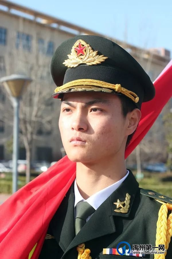 禹州一高 | 升旗仪式:战胜严寒、磨练坚强毅力 禹州一高 | 升旗仪式:战胜严寒、磨练坚强毅力