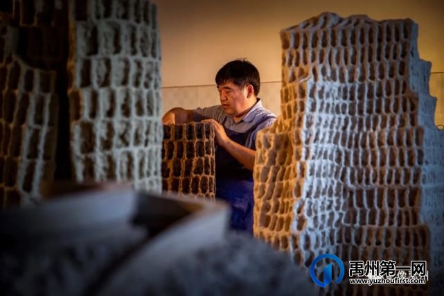 张金伟钧窑作品《文明之城》、《生命之塔》获得赞誉 张金伟钧窑作品《文明之城》、《生命之塔》获得赞誉