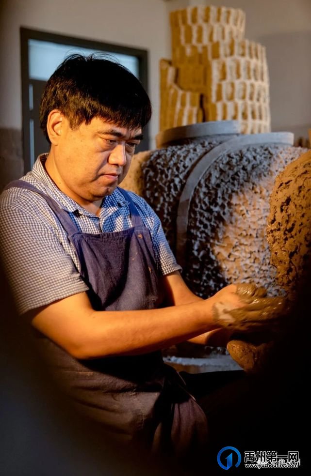 张金伟钧窑作品《文明之城》、《生命之塔》获得赞誉 张金伟钧窑作品《文明之城》、《生命之塔》获得赞誉
