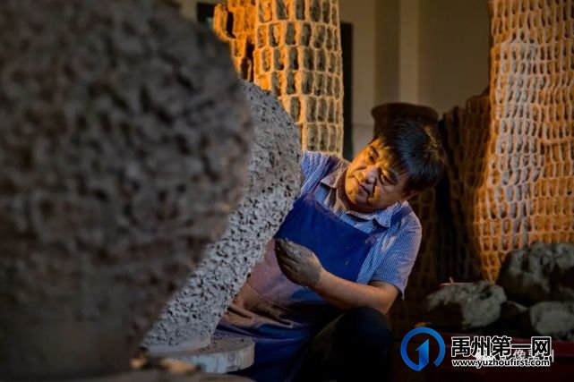 张金伟钧窑作品《文明之城》、《生命之塔》获得赞誉 张金伟钧窑作品《文明之城》、《生命之塔》获得赞誉