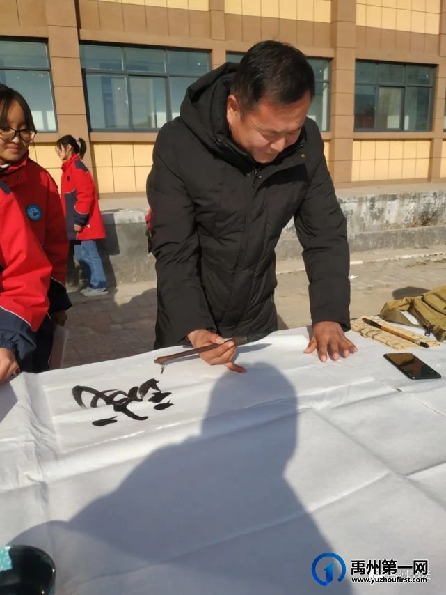 禹州市书协“书法进万家”——走进花石镇中心学校 禹州市书协“书法进万家”——走进花石镇中心学校