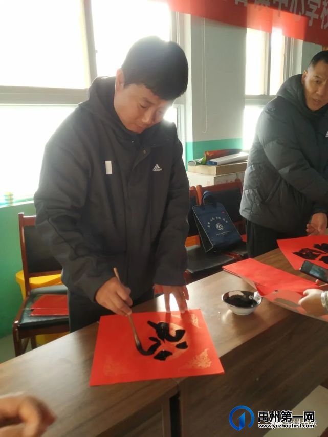 禹州市书协“书法进万家”——走进花石镇中心学校 禹州市书协“书法进万家”——走进花石镇中心学校