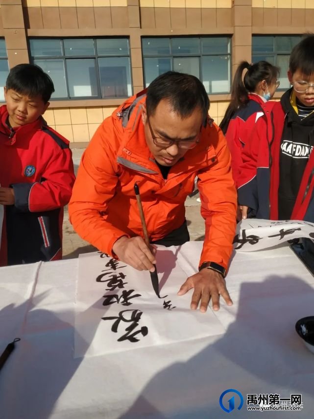 禹州市书协“书法进万家”——走进花石镇中心学校 禹州市书协“书法进万家”——走进花石镇中心学校