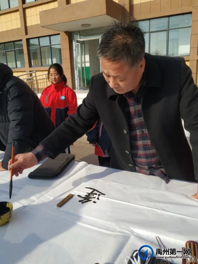 禹州市书协“书法进万家”——走进花石镇中心学校 禹州市书协“书法进万家”——走进花石镇中心学校