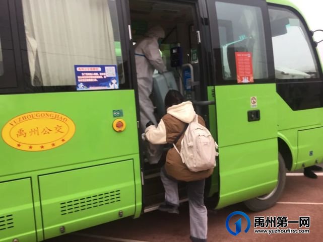 禹州公交35辆公交车“点对点”护送学生回家 禹州公交35辆公交车“点对点”护送学生回家