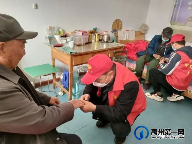 共青团禹州市委开展学习雷锋活动 共青团禹州市委开展学习雷锋活动