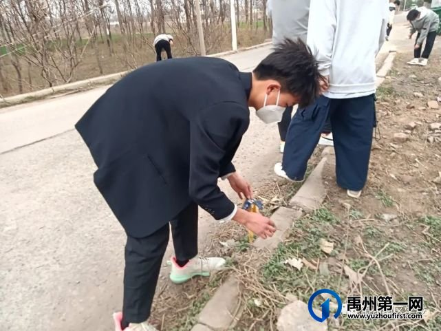 禹州南区学校春风十里,不如学雷锋的你 禹州南区学校春风十里,不如学雷锋的你