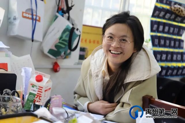 眼中有学生,心中有大海......有一种美好叫做禹州一高女教师! 眼中有学生,心中有大海......有一种美好叫做禹州一高女教师!