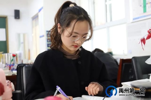 眼中有学生,心中有大海......有一种美好叫做禹州一高女教师! 眼中有学生,心中有大海......有一种美好叫做禹州一高女教师!