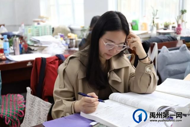 眼中有学生,心中有大海......有一种美好叫做禹州一高女教师! 眼中有学生,心中有大海......有一种美好叫做禹州一高女教师!