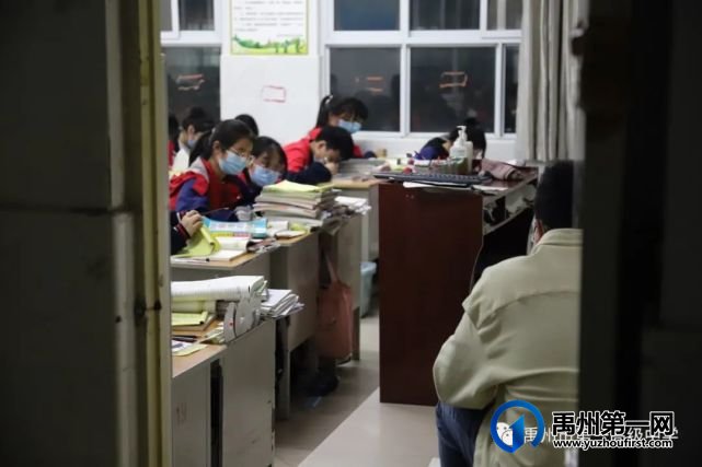 禹州一高 | 夜晚降临 愿所有付出都有收获 禹州一高 | 夜晚降临 愿所有付出都有收获