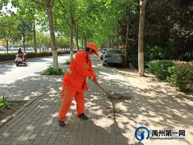 禹州环卫:提升环境卫生质量 喜迎“两会”胜利召开 禹州环卫:提升环境卫生质量 喜迎“两会”胜利召开