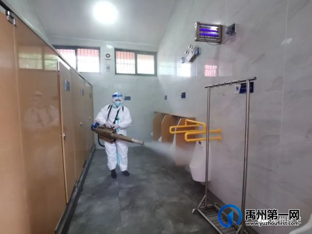 禹州环卫:清洁消杀两手抓 筑牢疫情防控“环卫防线” 禹州环卫:清洁消杀两手抓 筑牢疫情防控“环卫防线”