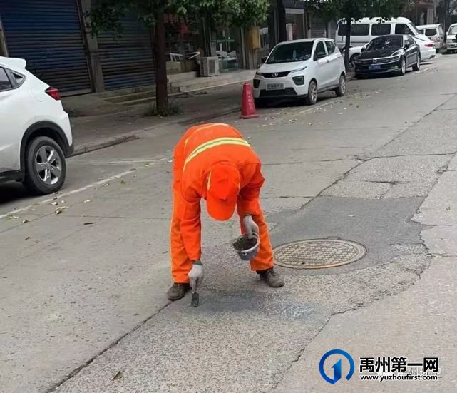 禹州环卫:清洁消杀两手抓 筑牢疫情防控“环卫防线” 禹州环卫:清洁消杀两手抓 筑牢疫情防控“环卫防线”