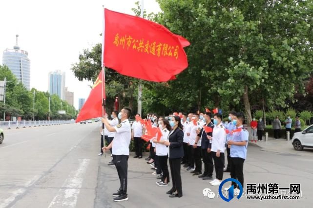 禹州公交护送援许英雄凯旋 禹州公交护送援许英雄凯旋