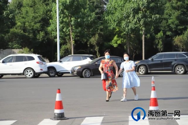 直击2022“禹州高考”首日!这些画面让人动容… 直击2022“禹州高考”首日!这些画面让人动容…