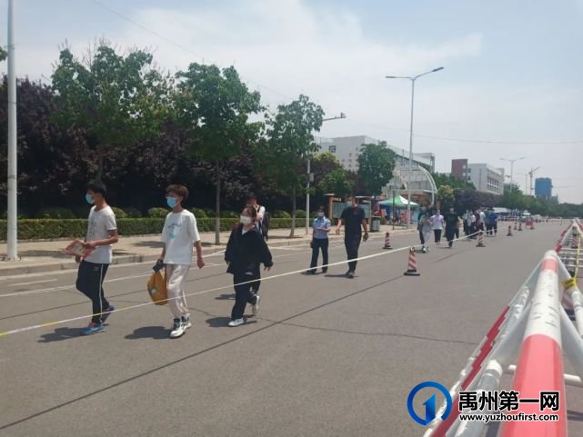 直击2022“禹州高考”首日!这些画面让人动容… 直击2022“禹州高考”首日!这些画面让人动容…