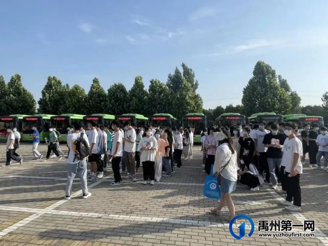 禹州公交助飞学子梦想 禹州公交助飞学子梦想
