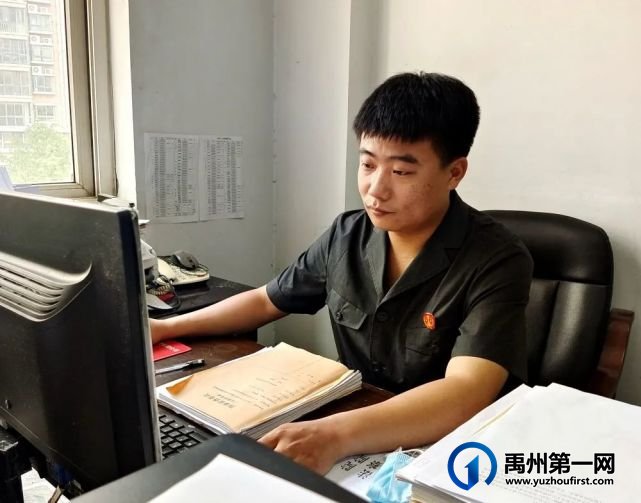 拿到被骗的退赔款后,她从千里之外给禹州法官寄来了锦旗 拿到被骗的退赔款后,她从千里之外给禹州法官寄来了锦旗