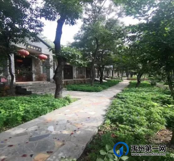 桑葚酒、土猪肉、跑山鸡、土蜂蜜,城里吃不到的这里都有! 桑葚酒、土猪肉、跑山鸡、土蜂蜜,城里吃不到的这里都有!