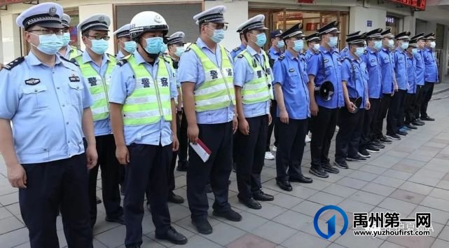 禹州交警、城管集中亮剑:治理非机动车乱停乱放 禹州交警、城管集中亮剑:治理非机动车乱停乱放