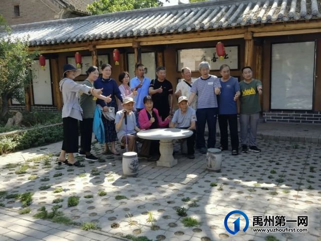 两位96岁老人的深情拥抱!感动无数禹州人! 两位96岁老人的深情拥抱!感动无数禹州人!
