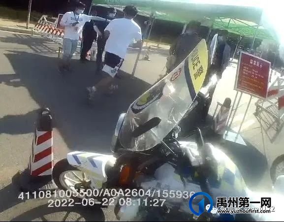 考生堵在路上险迟到 禹州交警火速送考 考生堵在路上险迟到 禹州交警火速送考