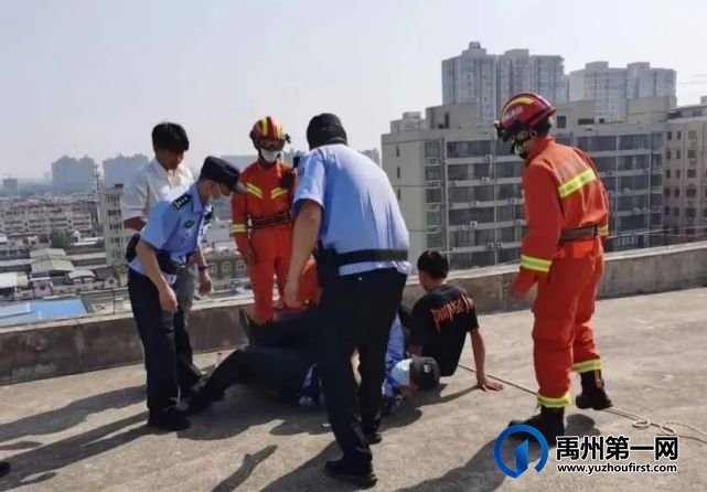 突发!禹州市东商贸"有人要跳楼”! 突发!禹州市东商贸"有人要跳楼”!